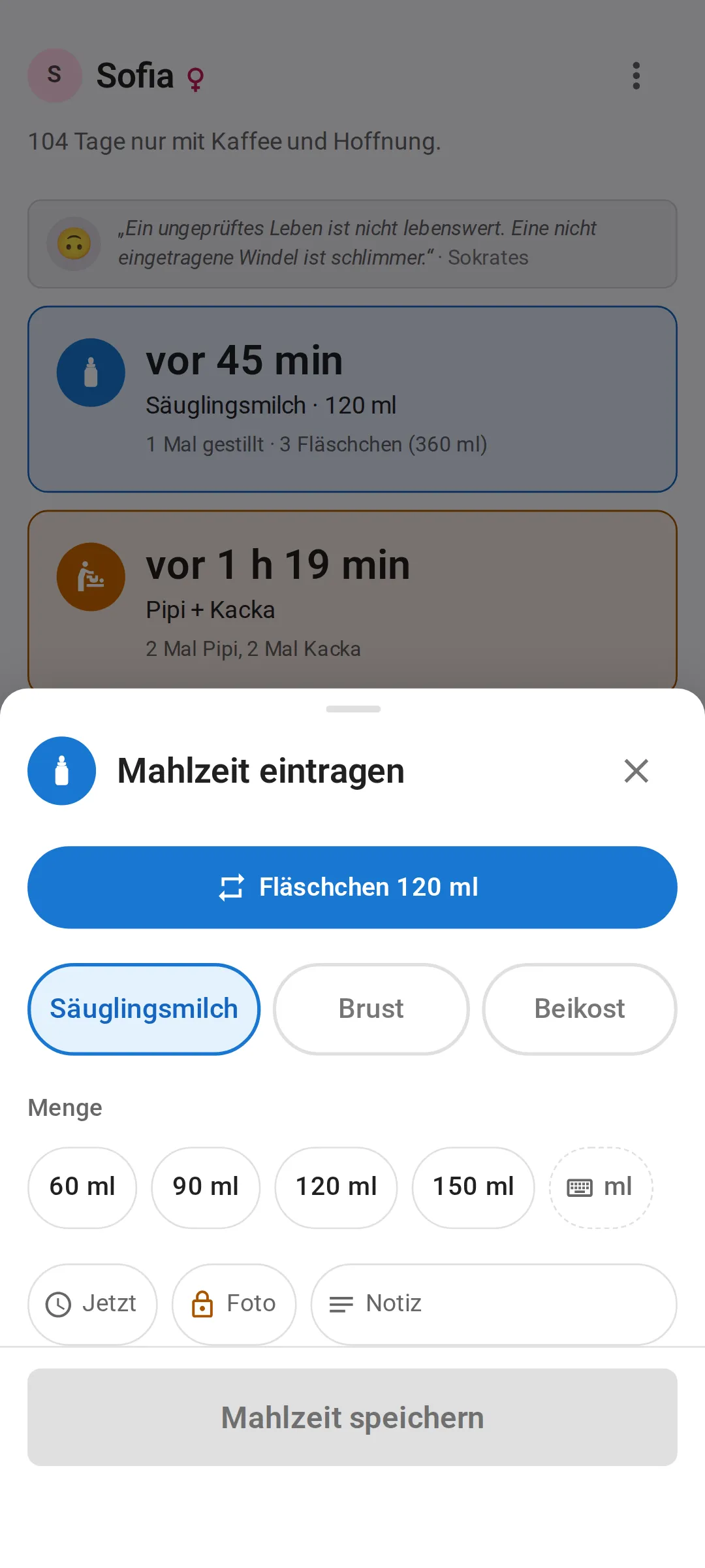 Das Fenster „Mahlzeit eintragen“: eine Taste „Fläschchen 120 ml“, die die letzte Mahlzeit mit einem Tipp wiederholt, Umschalter für Säuglingsmilch, Brust und Beikost, Mengen-Chips für 60, 90, 120 und 150 ml und die Taste „Mahlzeit speichern“.