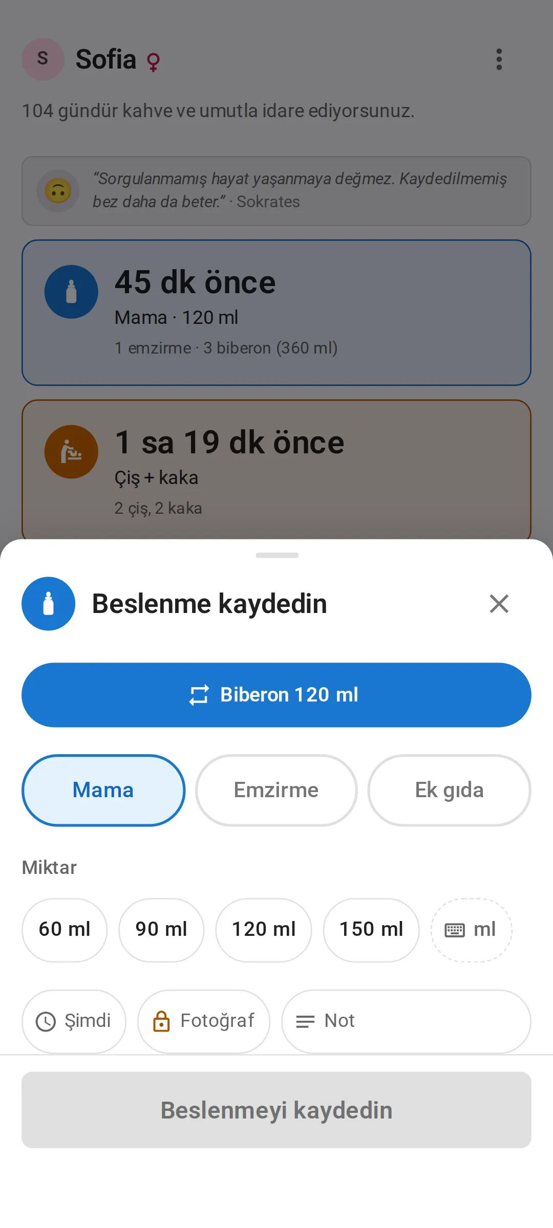 “Beslenme kaydedin” ekranı: tek dokunuşla tekrarlanan “Biberon 120 ml” düğmesi, Mama, Emzirme ve Ek gıda seçenekleri, ve 60, 90, 120 ve 150 ml miktar düğmeleri.
