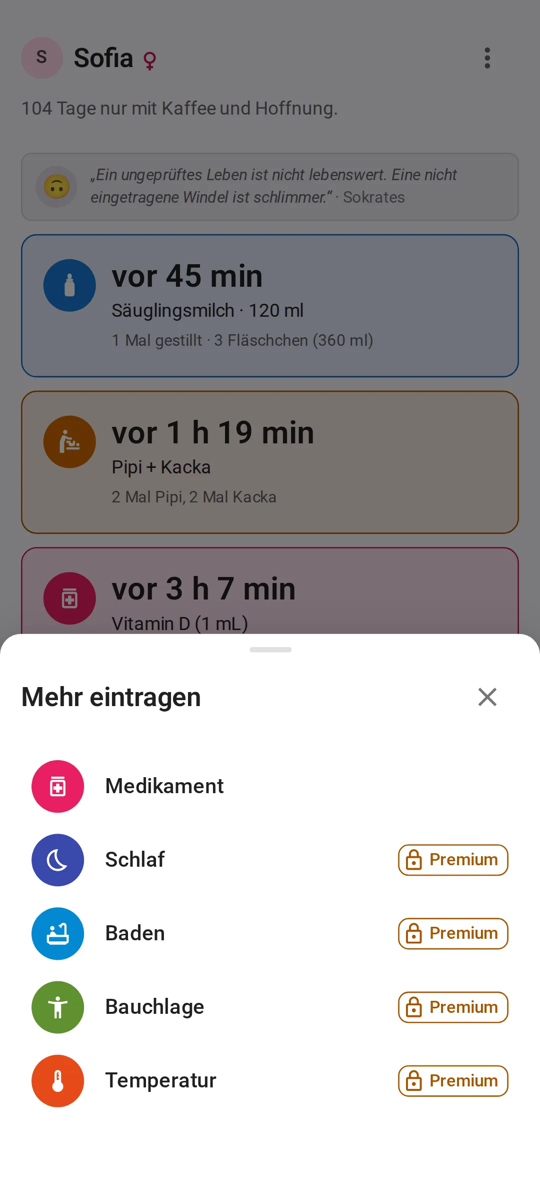 Das Menü „Mehr eintragen“ über dem Bildschirm „Heute“: zuerst Medikament, dann Schlaf, Baden, Bauchlage und Temperatur. Die letzten vier tragen im kostenlosen Plan ein Premium-Schild mit Vorhängeschloss.