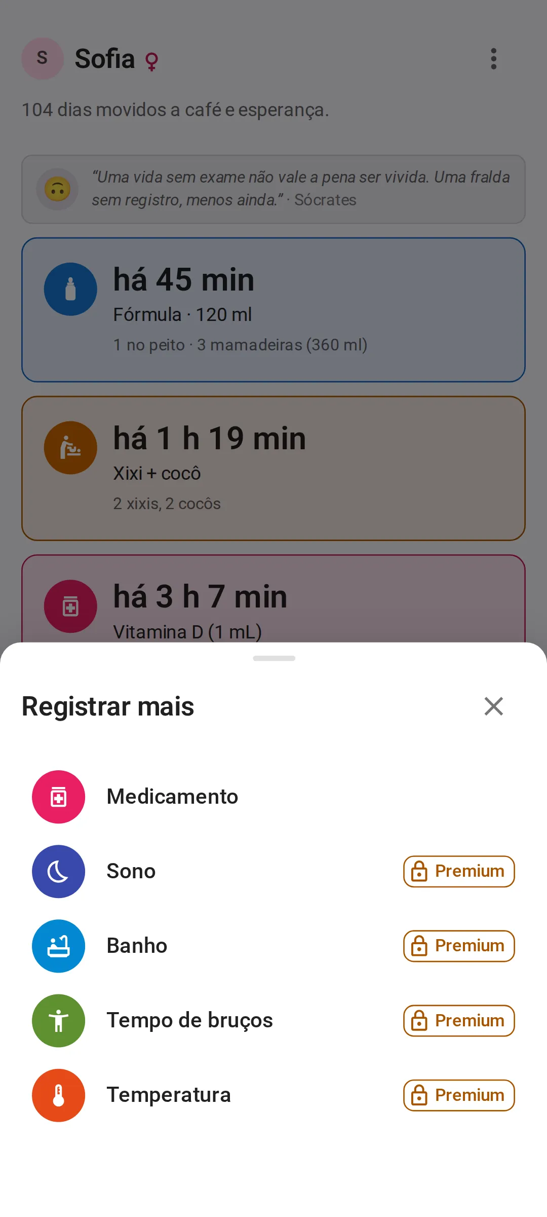 O painel Registrar mais aberto sobre a tela Hoje, com Medicamento na primeira linha, depois Sono, Banho, Tempo de bruços e Temperatura, os quatro últimos com uma etiqueta Premium e um cadeado no plano grátis.