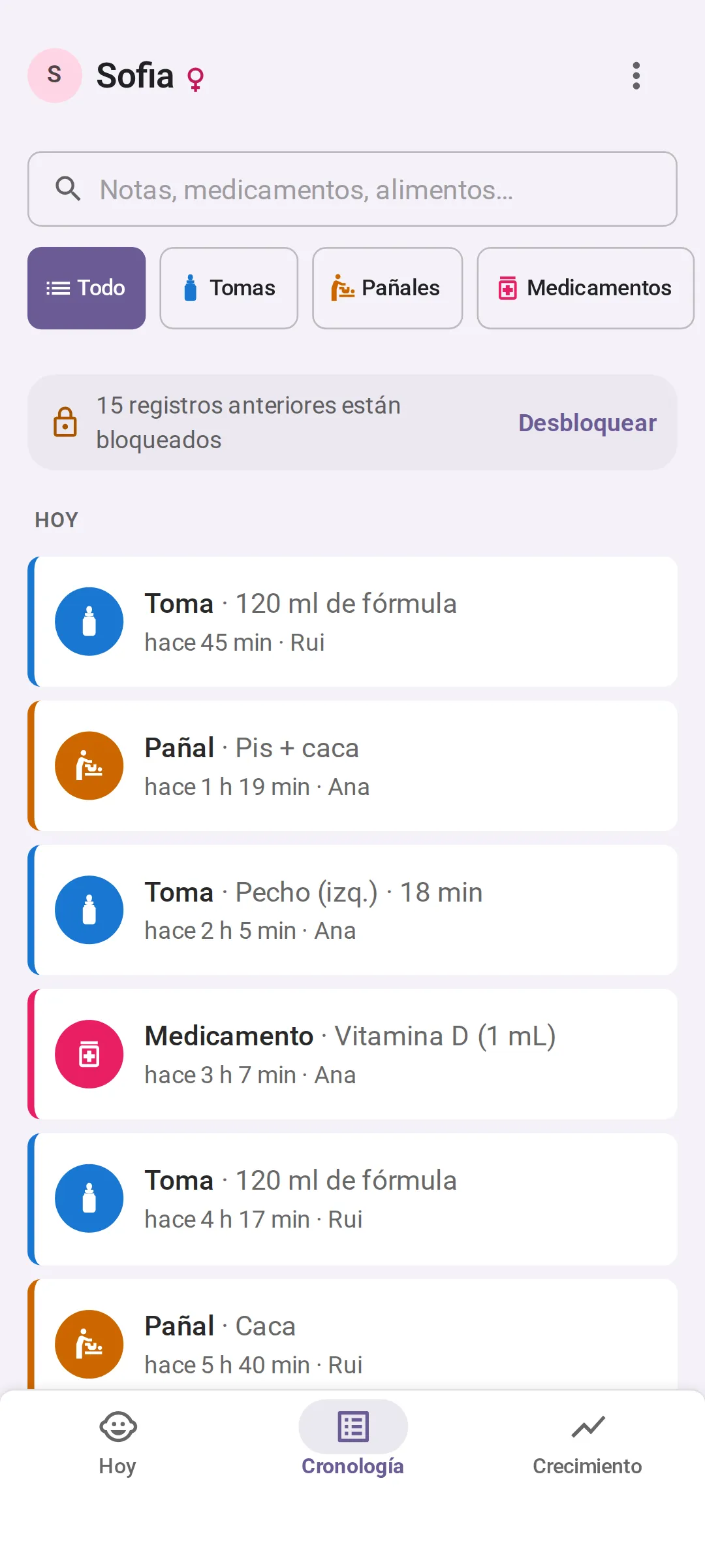 La Cronología de hoy en Bundle of Joy, lo más reciente primero, cada registro firmado por quien lo hizo: una toma de fórmula de 120 ml hace 45 minutos, de Rui; un pañal con pis y caca hace 1 hora y 19 minutos, de Ana; una toma de pecho de 18 minutos del lado izquierdo hace 2 horas y 5 minutos, de Ana; y vitamina D hace 3 horas y 7 minutos, de Ana.